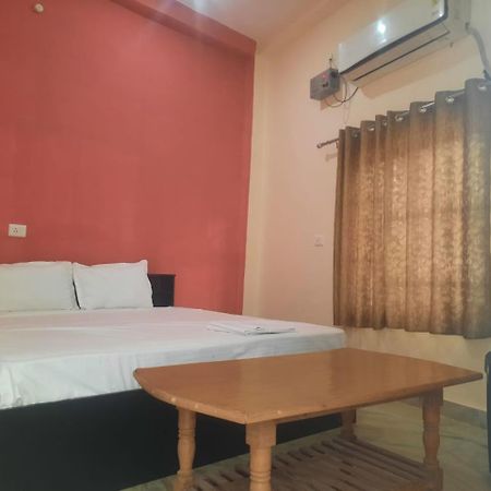 Sky Inn Paying Guest House فاراناسي المظهر الخارجي الصورة