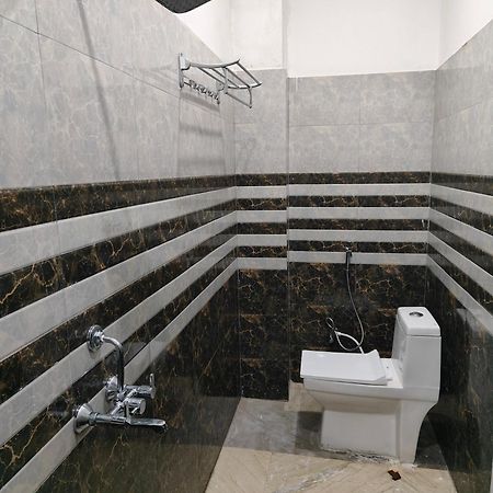Sky Inn Paying Guest House فاراناسي المظهر الخارجي الصورة