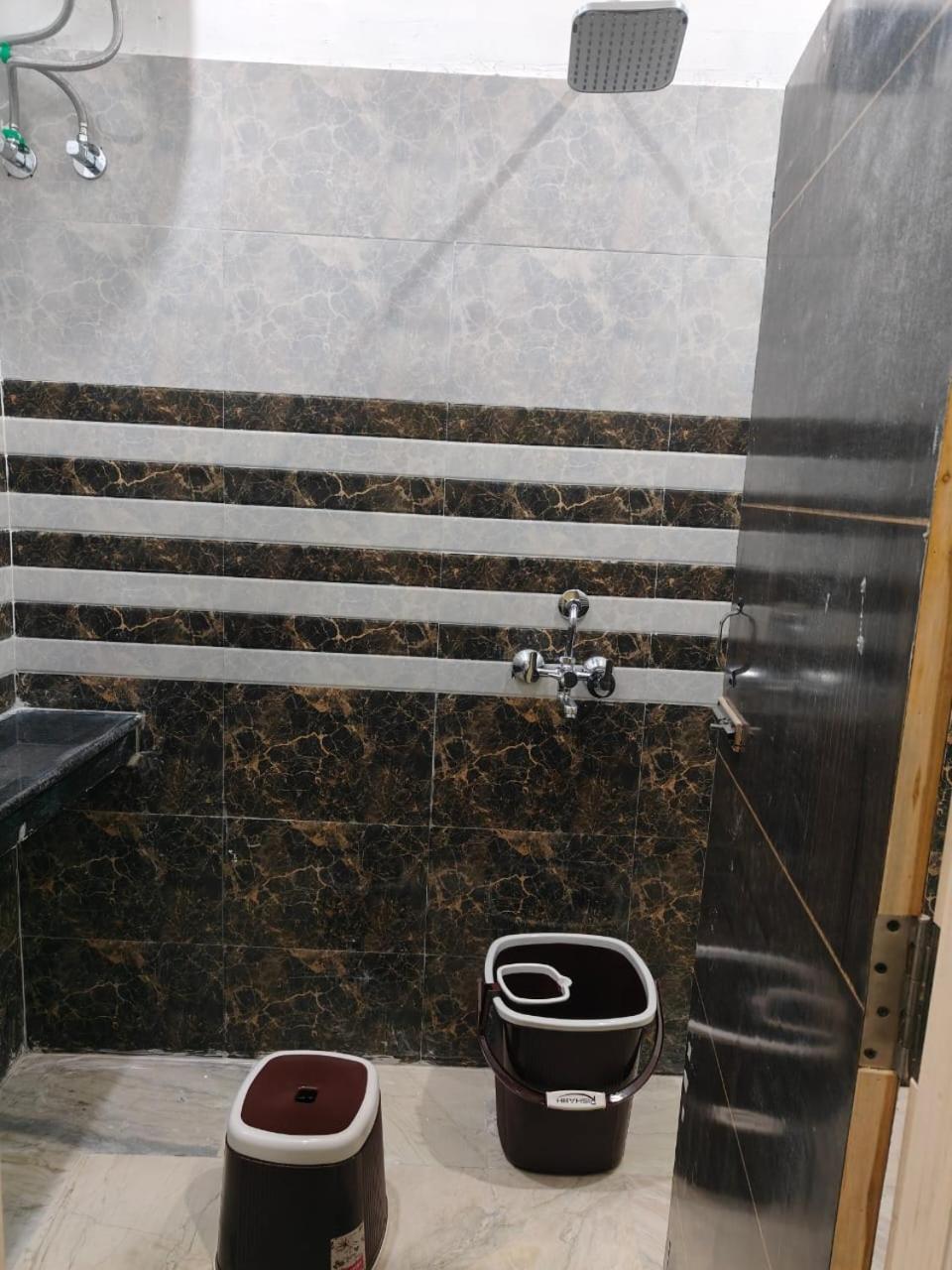 Sky Inn Paying Guest House فاراناسي المظهر الخارجي الصورة