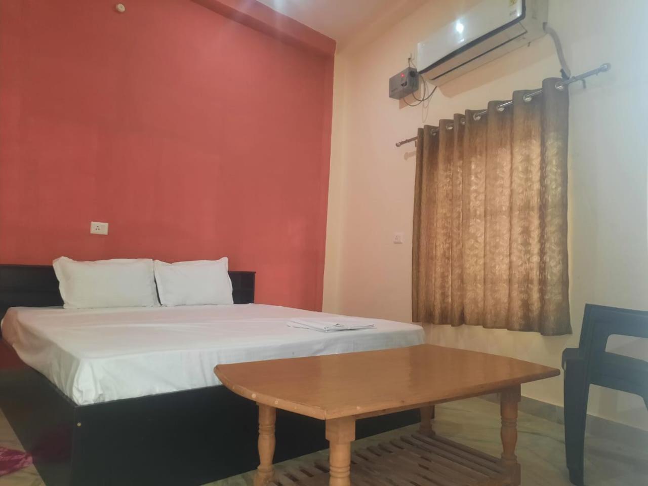 Sky Inn Paying Guest House فاراناسي المظهر الخارجي الصورة