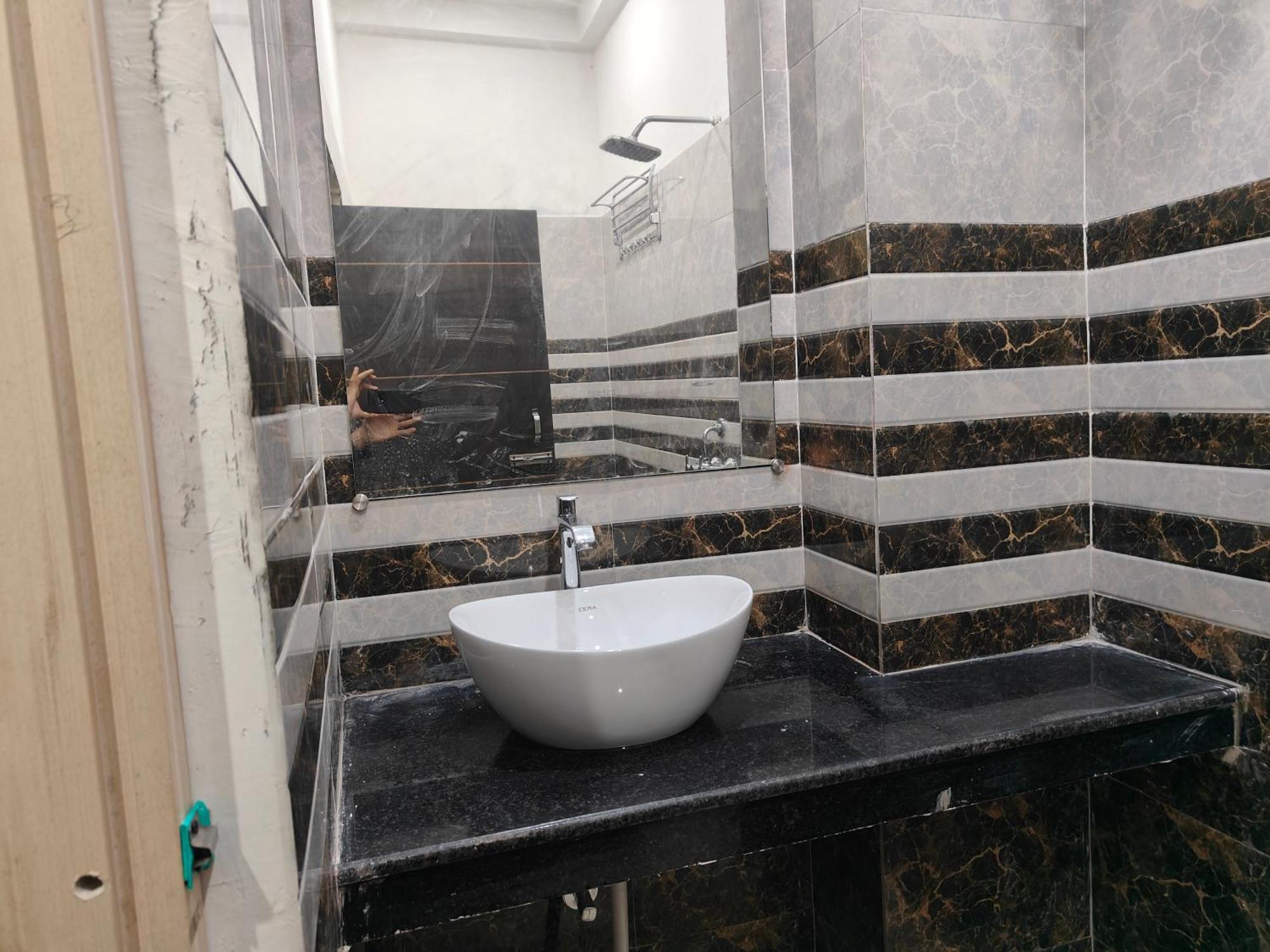 Sky Inn Paying Guest House فاراناسي المظهر الخارجي الصورة