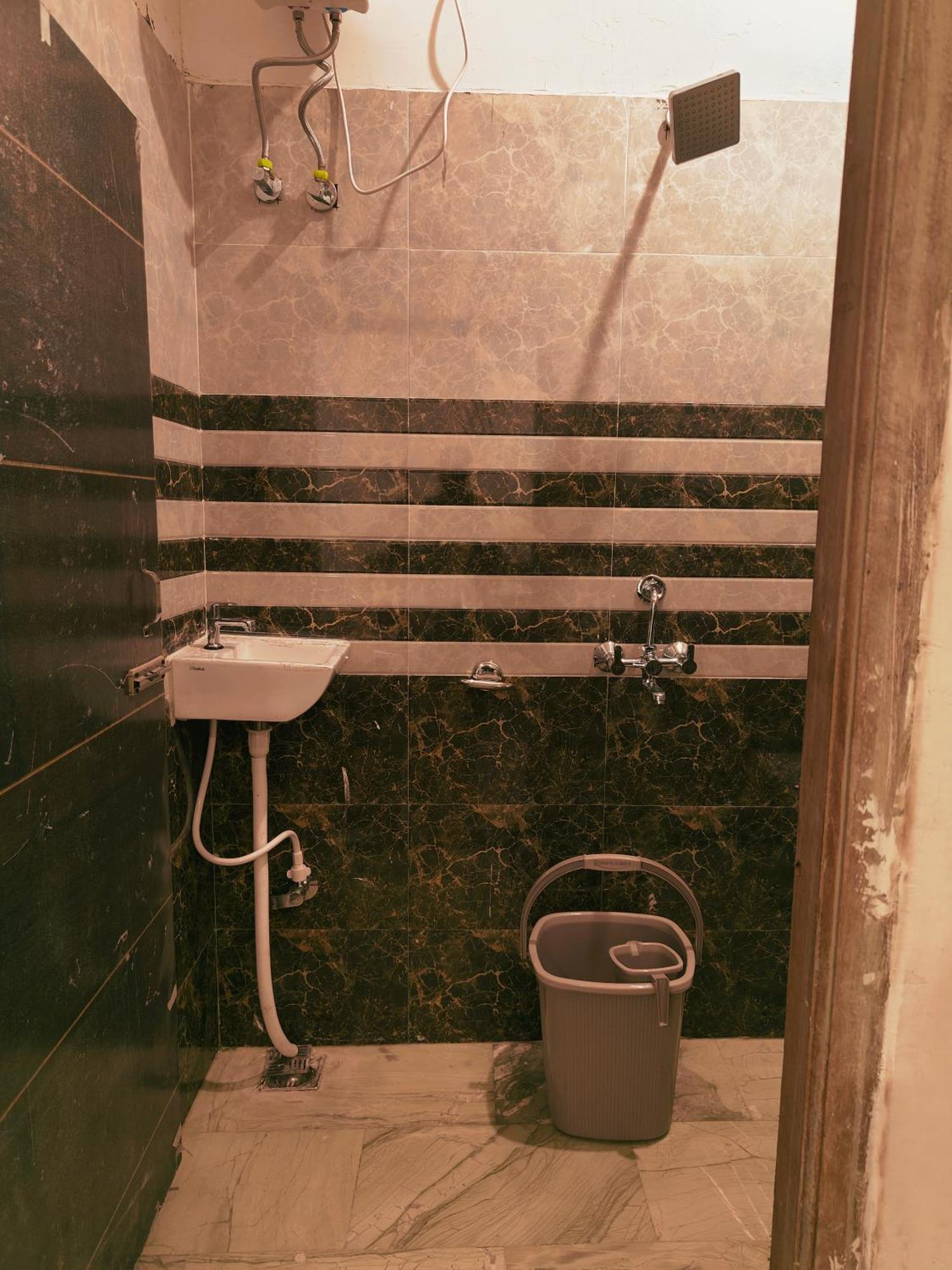 Sky Inn Paying Guest House فاراناسي المظهر الخارجي الصورة