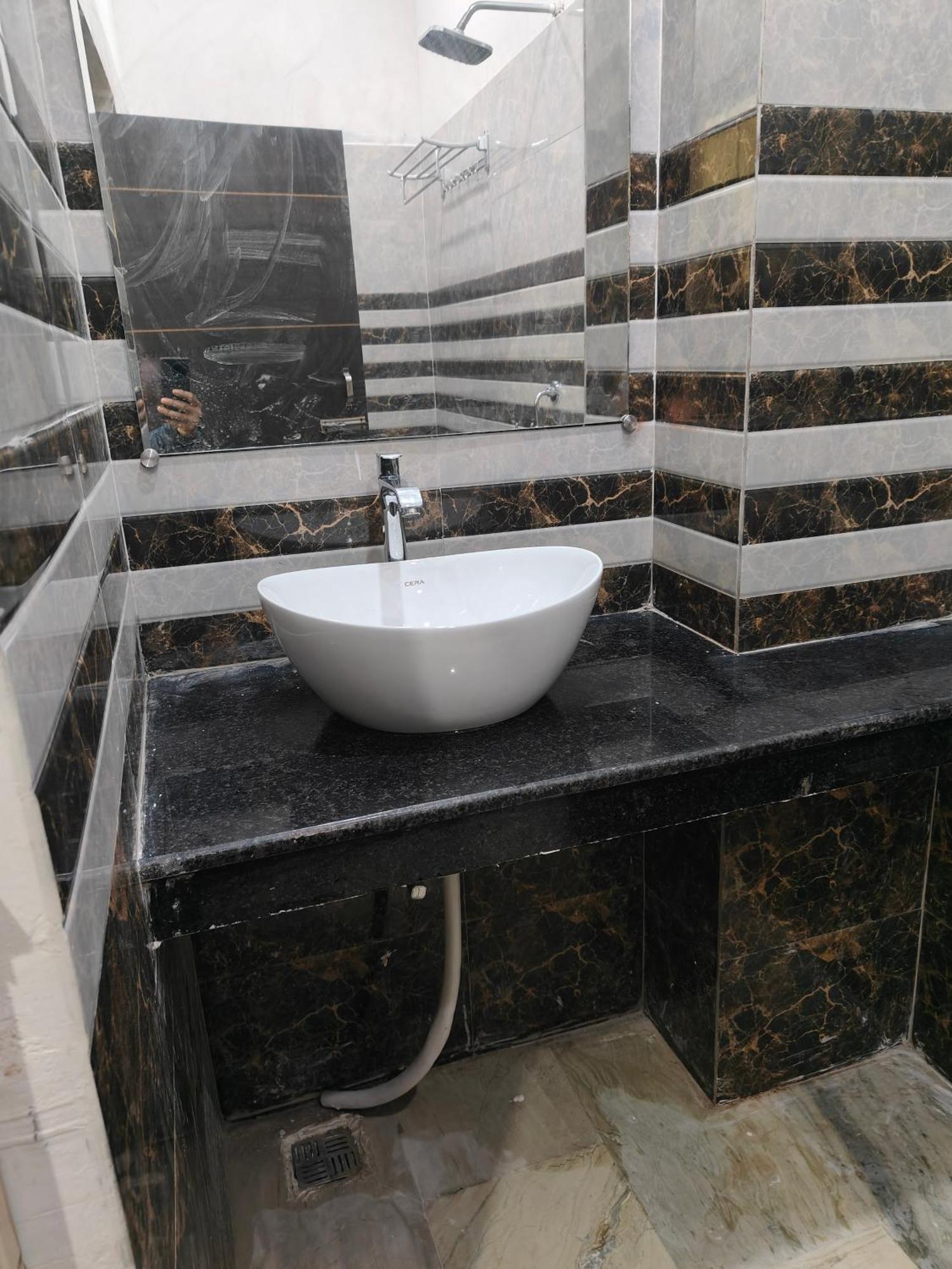 Sky Inn Paying Guest House فاراناسي المظهر الخارجي الصورة